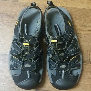 Women's Keen Whisper Black Sandal Size 8.5